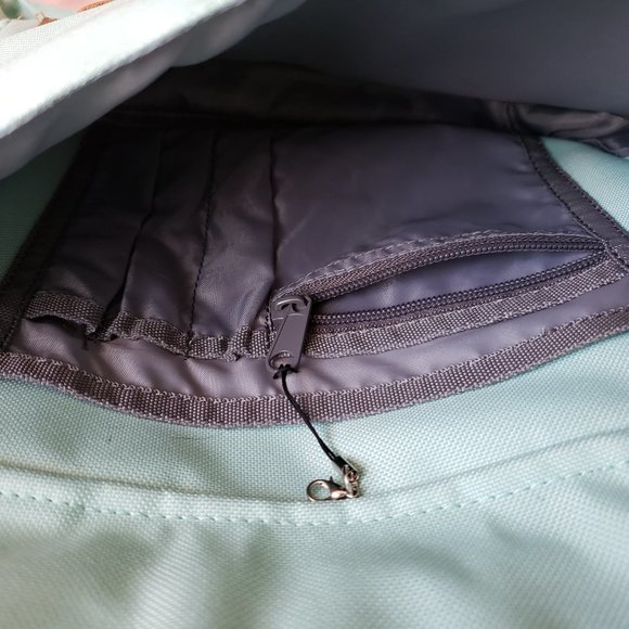 WillLand Outdoors - University of Manitoba Travel Backpack - Picture 7 of 10